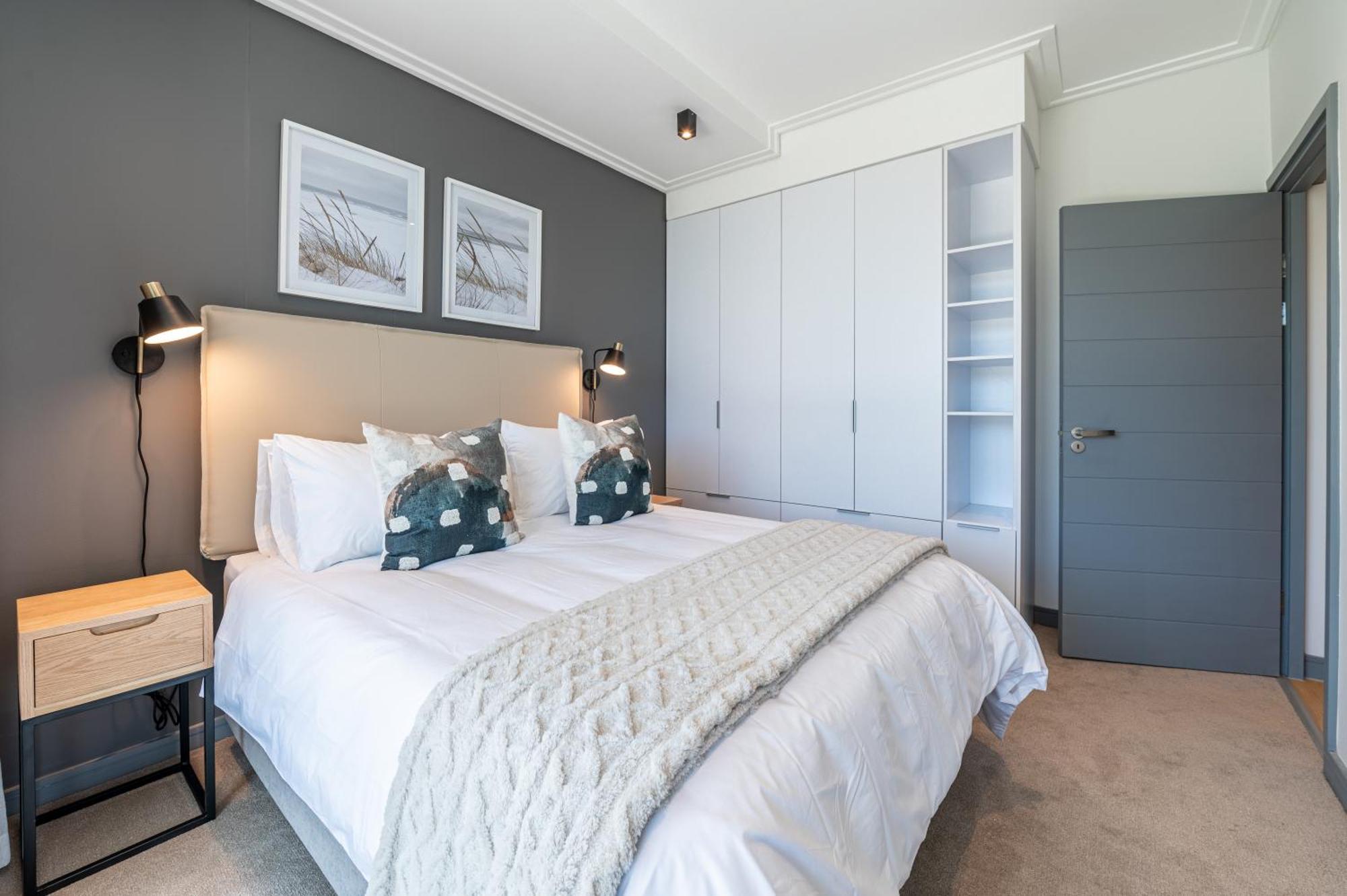 Designer Beachfront 2 Bed With Swimming Pool In Blouberg, Cape Town- 02 Azul * Kapstadt