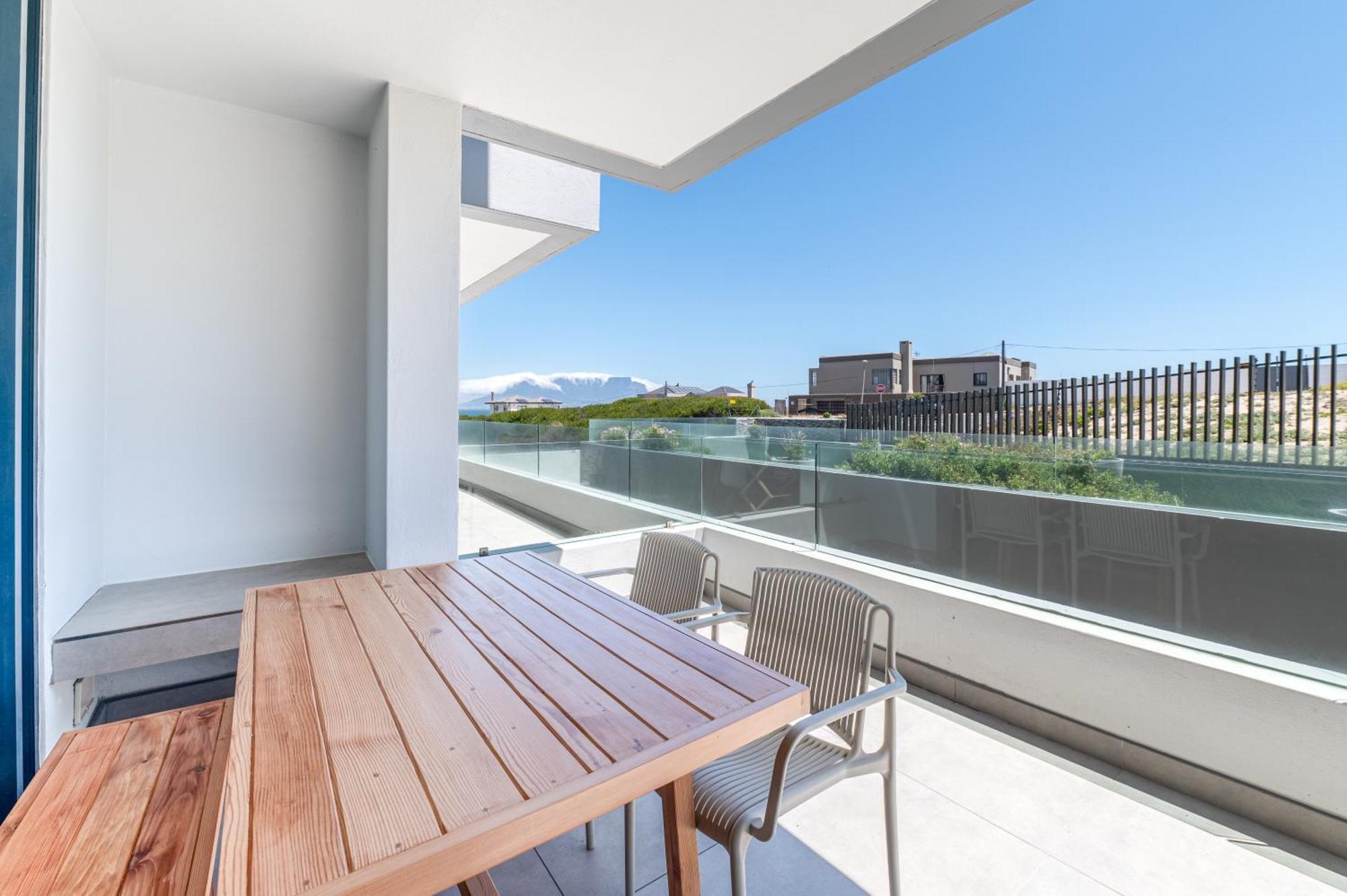 Apartment Designer Beachfront 2 Bed With Swimming Pool In Blouberg, Cape Town- 02 Azul *