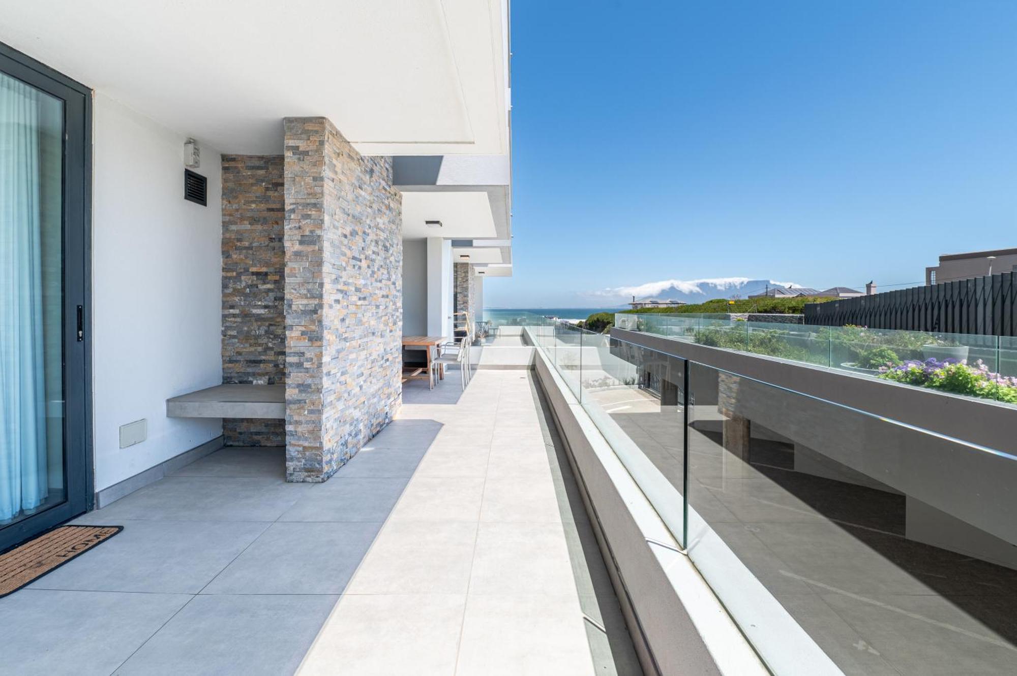 Apartment Designer Beachfront 2 Bed With Swimming Pool In Blouberg, Cape Town- 02 Azul Kapstadt
