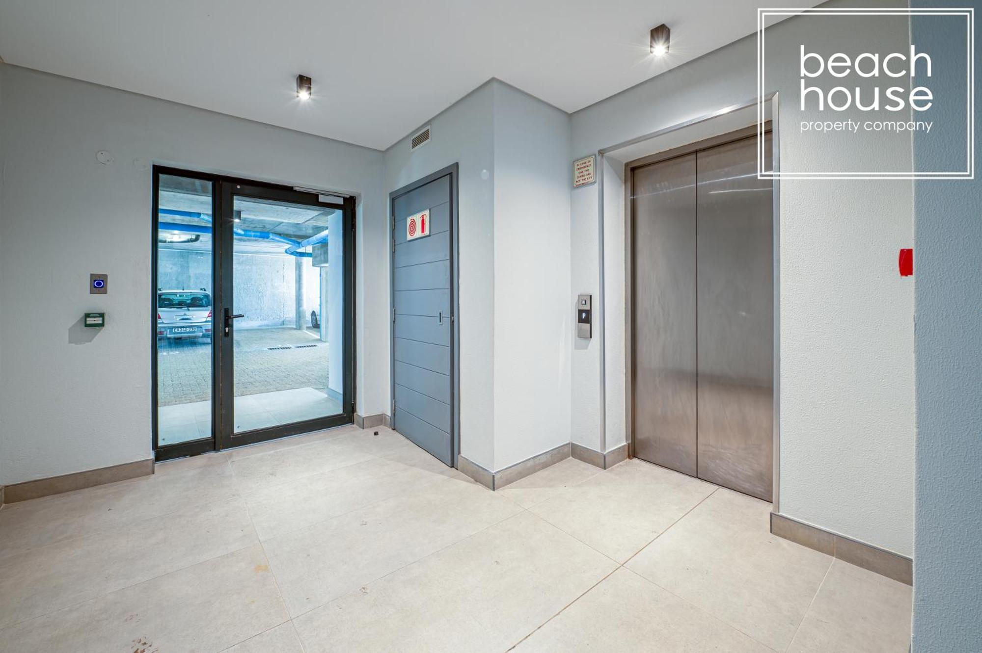 Apartment Designer Beachfront 2 Bed With Swimming Pool In Blouberg, Cape Town- 02 Azul *