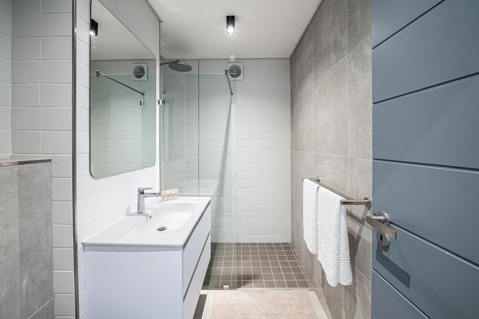 Apartment Designer Beachfront 2 Bed With Swimming Pool In Blouberg, Cape Town- 02 Azul Kapstadt