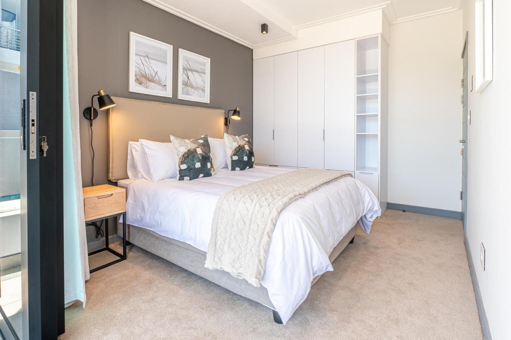 Designer Beachfront 2 Bed With Swimming Pool In Blouberg, Cape Town- 02 Azul