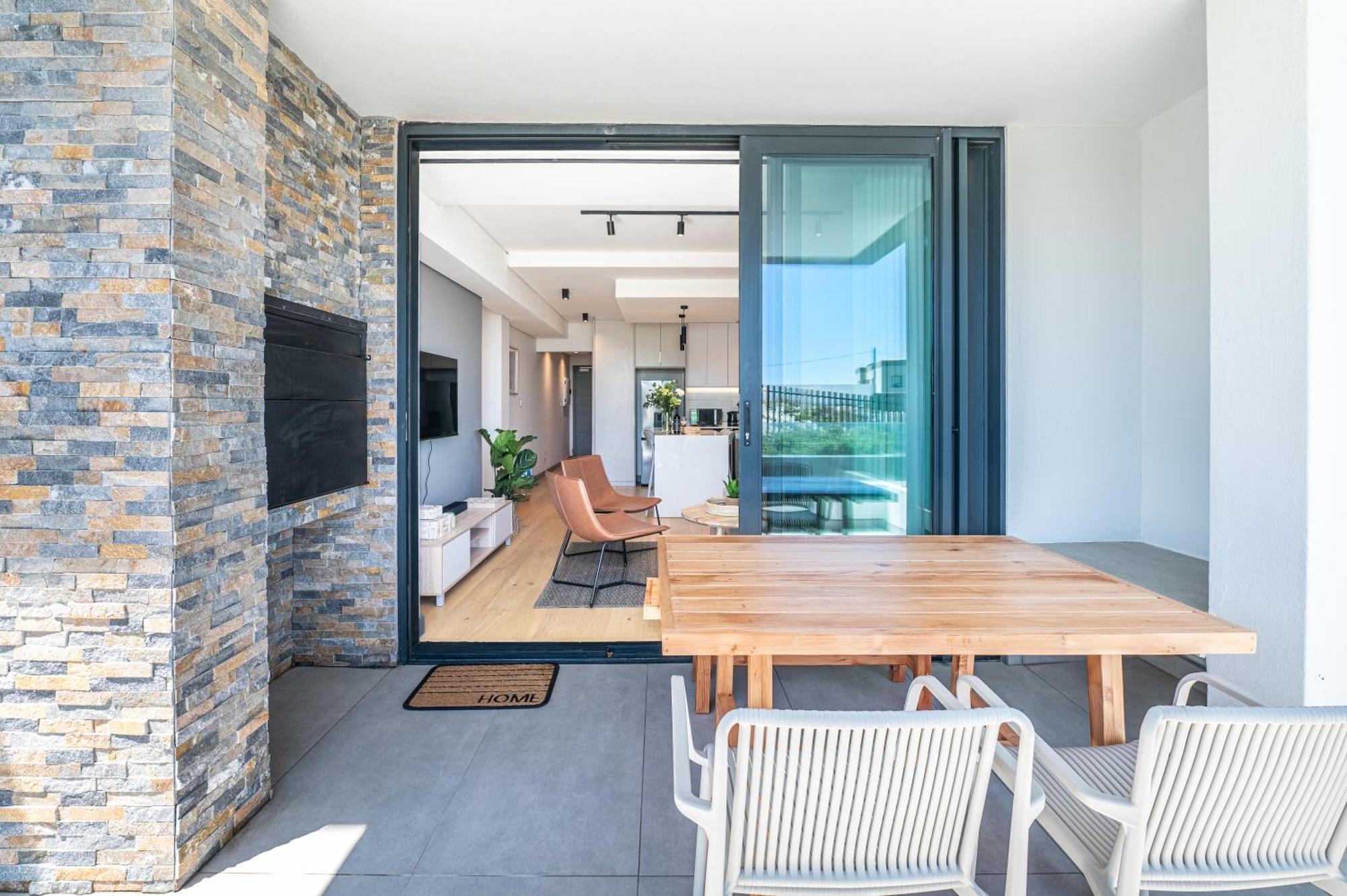 Designer Beachfront 2 Bed With Swimming Pool In Blouberg, Cape Town- 02 Azul Apartment *