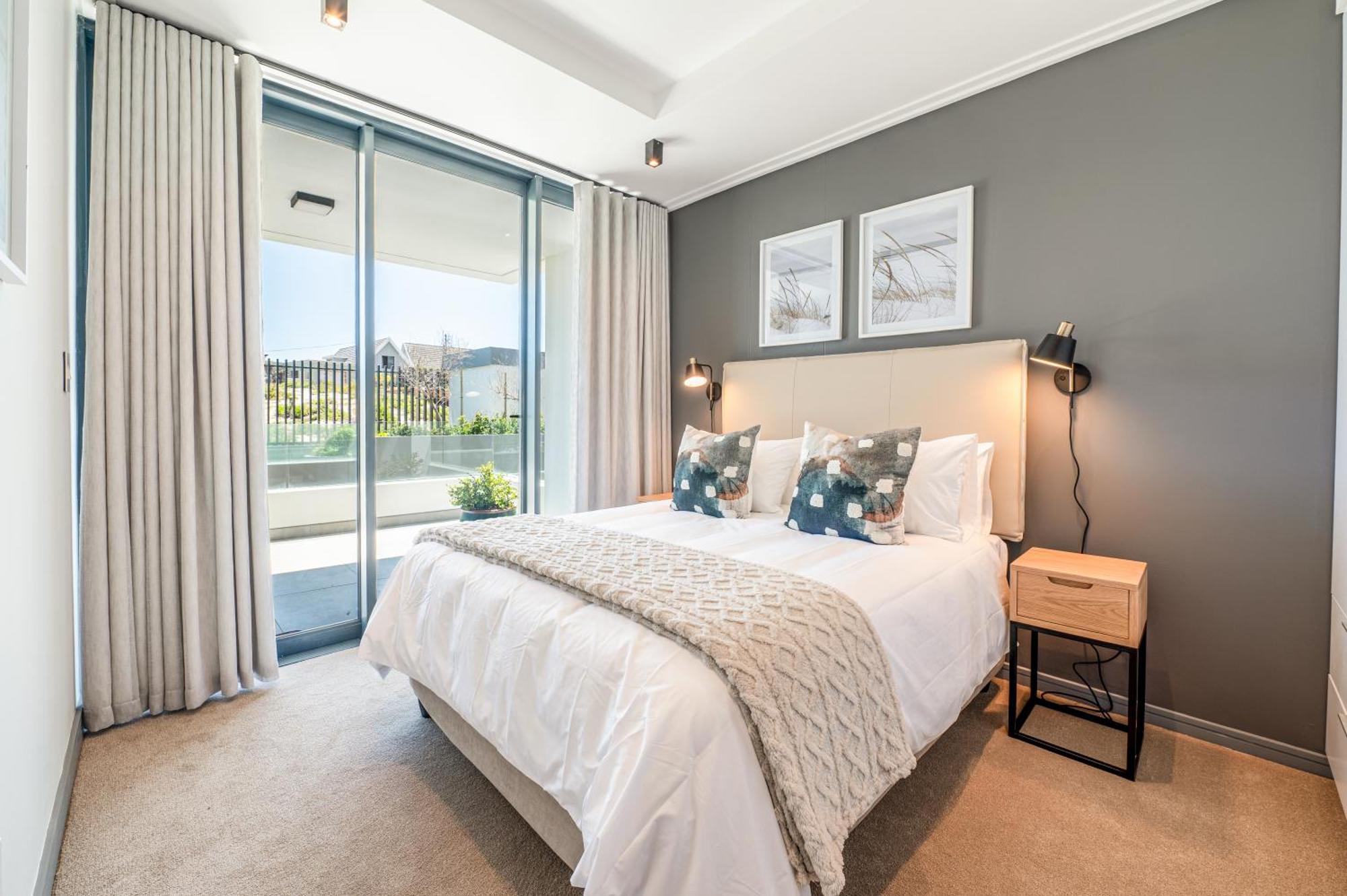 Apartment Designer Beachfront 2 Bed With Swimming Pool In Blouberg, Cape Town- 02 Azul *