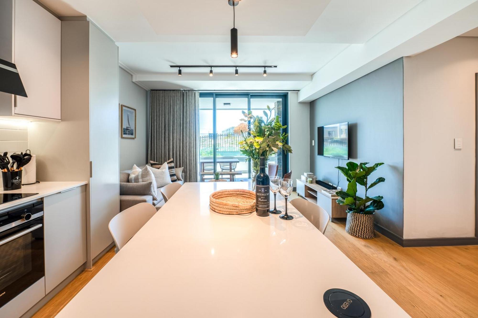 Designer Beachfront 2 Bed With Swimming Pool In Blouberg, Cape Town- 02 Azul Apartment Kapstadt