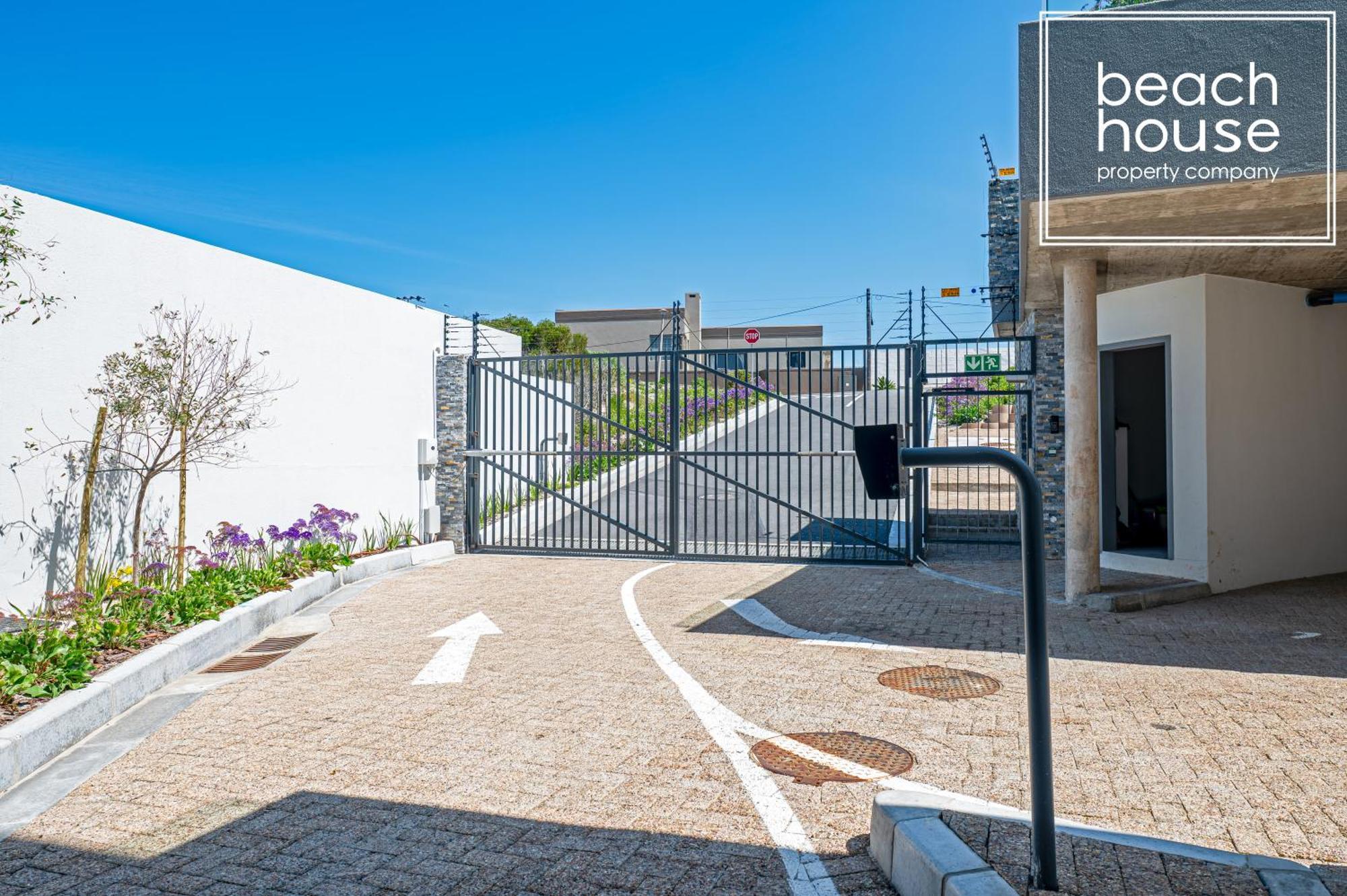 Appartement Designer Beachfront 2 Bed With Swimming Pool In Blouberg, Cape Town- 02 Azul